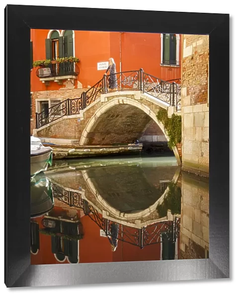Reflection in a Canal, Venice, Veneto, Italia, Europe