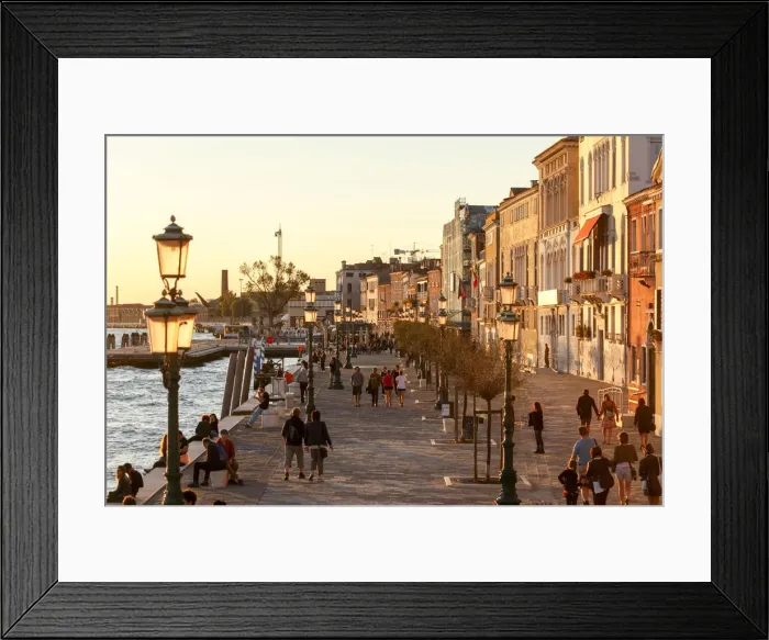 Framed Print : Fondamenta Zattere al Ponte Longo, Venice, Veneto, Italia, Europe Framed Print : Fondamenta Zattere al Ponte Longo, Venice, Veneto, Italia, Europe