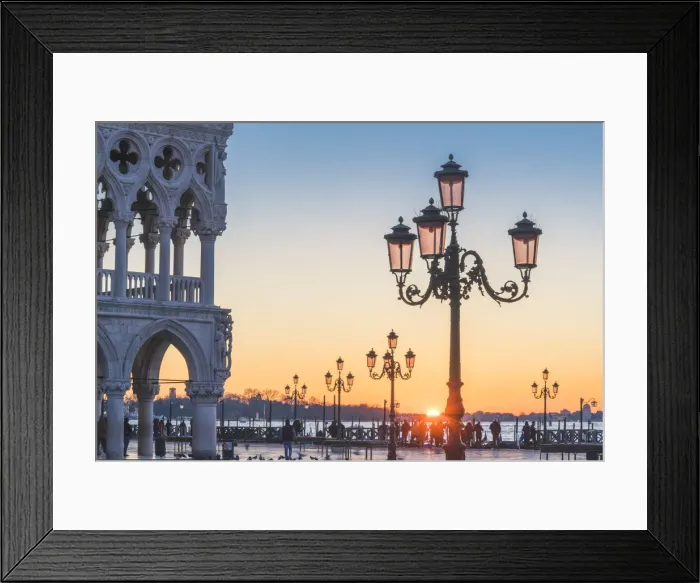 Framed Print : Venice, Veneto, Italy. Iconic street lamps of Piazzetta San Marco and Doges palace