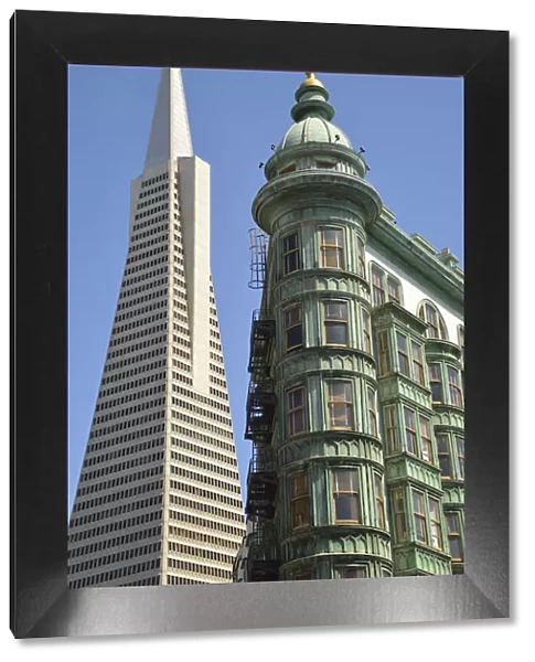 Columbus Tower (Sentinel Building) with Transamerica Pyramid to the left, San Francisco