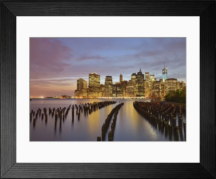 Framed Print : Looking out from Brooklyn Park to Lower Manhatten, New York, USA Framed Print : Looking out from Brooklyn Park to Lower Manhatten, New York, USA