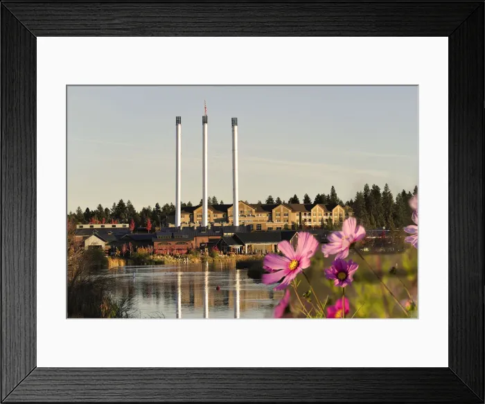 Framed Print : The Old Mill along the Deschutes River, Bend, Oregon, USA Framed Print : The Old Mill along the Deschutes River, Bend, Oregon, USA