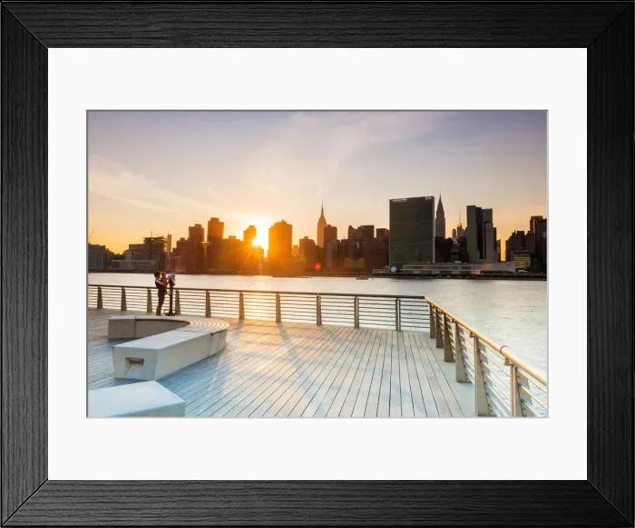 Framed Print : Sunset over the Manhattan skyline from Gantry Plaza, New York, USA Framed Print : Sunset over the Manhattan skyline from Gantry Plaza, New York, USA