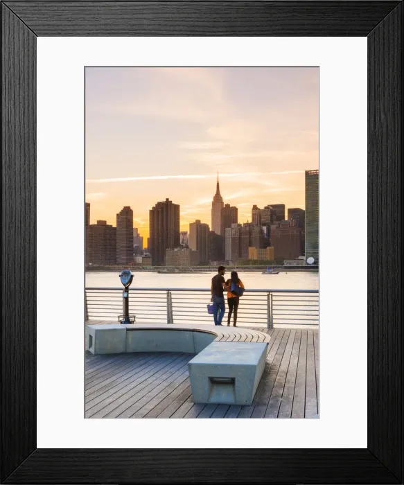 Framed Print : Couple enjoying the view of Manhattan from Gantry Plaza, New York, USA Framed Print : Couple enjoying the view of Manhattan from Gantry Plaza, New York, USA
