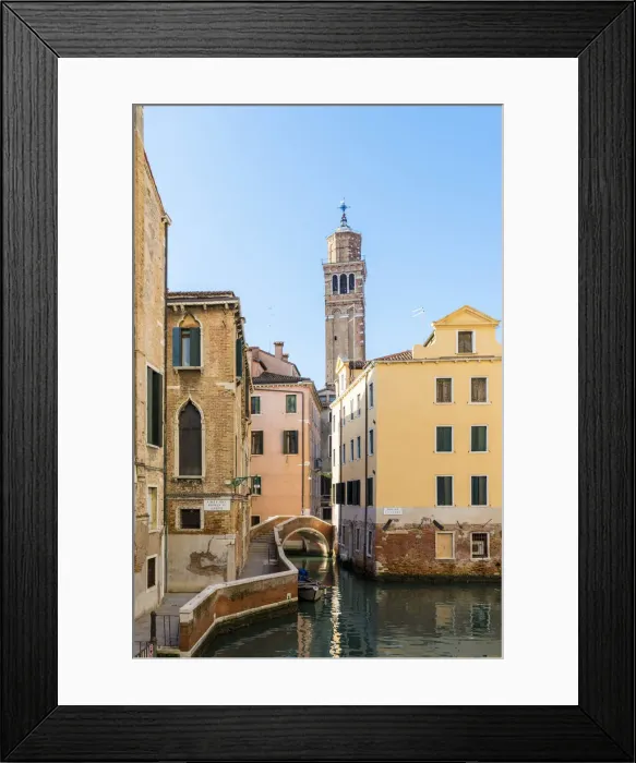 Framed Print : Venice, Veneto, Italy. Narrow streets along the canals and waterfront houses Framed Print : Venice, Veneto, Italy. Narrow streets along the canals and waterfront houses