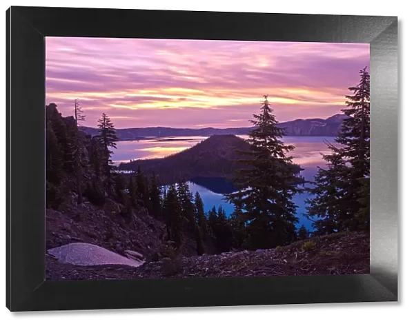Sunrise with Wizard Island, Crater Lake National Park, Oregon, USA