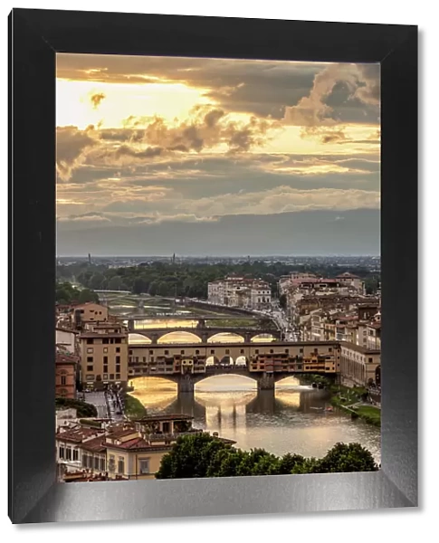 Ponte Vecchio and Arno River at sunset, Florence, Tuscany, Italy