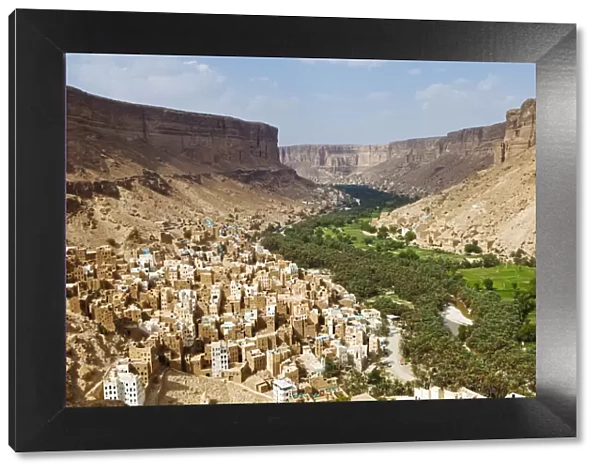 Yemen, Hadhramaut, Wadi Do an, Khuraibah. A view of the oasis in Wadi Do an