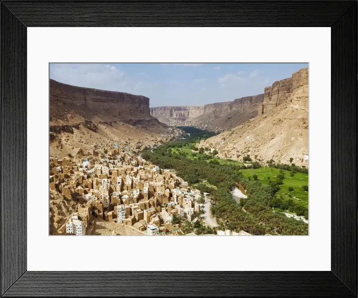 Framed Print : Yemen, Hadhramaut, Wadi Do an, Khuraibah. A view of the oasis in Wadi Do an Framed Print : Yemen, Hadhramaut, Wadi Do an, Khuraibah. A view of the oasis in Wadi Do an
