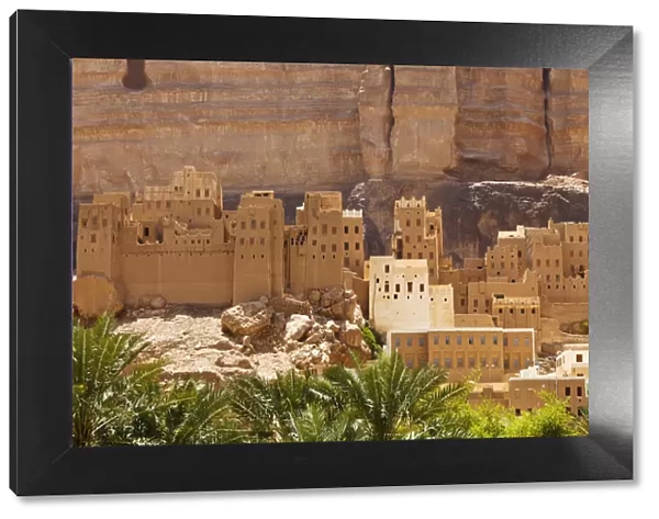 Yemen, Hadhramaut, Wadi Do an. Traditional buildings at the side of the Wadi