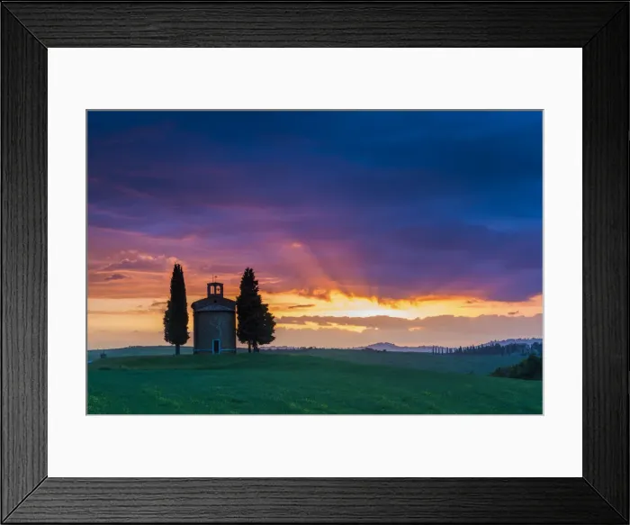 Framed Print : Chapel Madonna di Vitaleta at Sunset, Val d Orcia, Tuscany, Italy Framed Print : Chapel Madonna di Vitaleta at Sunset, Val d Orcia, Tuscany, Italy