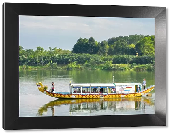 Dragon Boat on the Perfume River, Huế, Thừa Thien-Huế Province, Vietnam