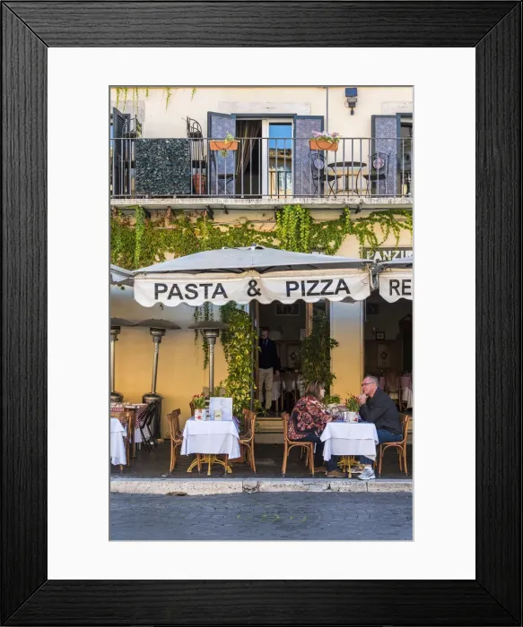 Framed Print : Tourists seated at table outside a pizzeria restaurant in Piazza Navona, Rome, Lazio Framed Print : Tourists seated at table outside a pizzeria restaurant in Piazza Navona, Rome, Lazio