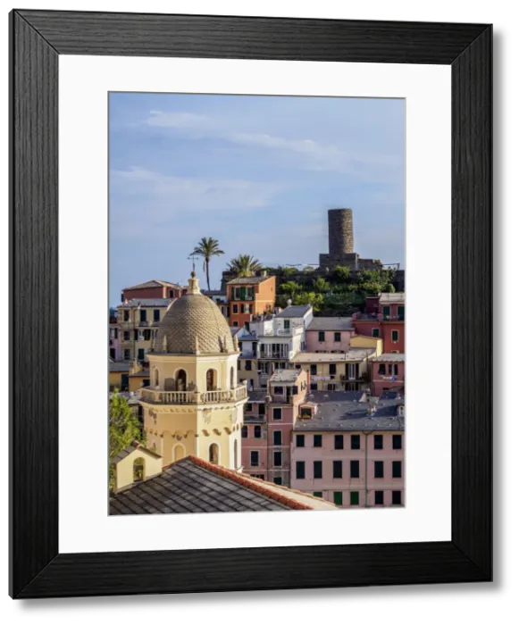 Framed Print : Santa Margherita di Antiochia Church and Doria Castle, Vernazza, Cinque Terre, UNESCO