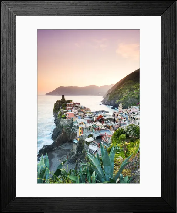 Framed Print : Vernazza, Cinque Terre, Liguria, Italy Framed Print : Vernazza, Cinque Terre, Liguria, Italy