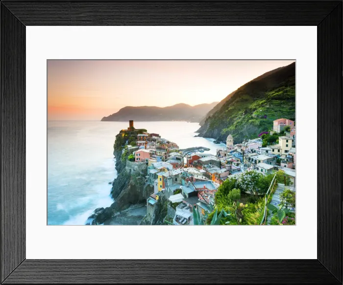 Framed Print : Vernazza, Cinque Terre, Liguria, Italy Framed Print : Vernazza, Cinque Terre, Liguria, Italy
