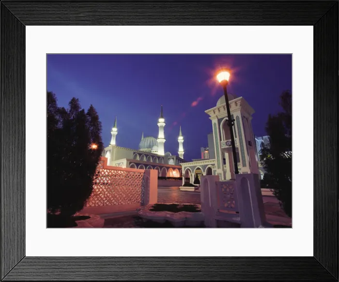 Framed Print : Masjid Negeri at dusk, Kuantan, Pahang, Malaysia Framed Print : Masjid Negeri at dusk, Kuantan, Pahang, Malaysia