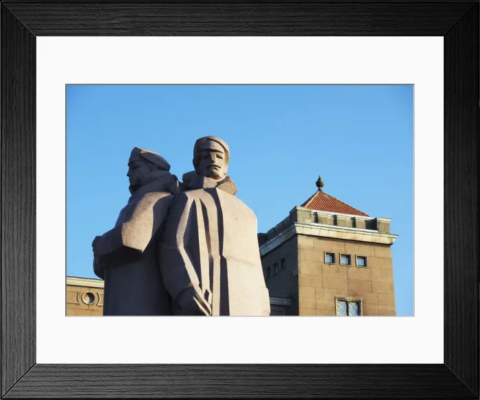 Framed Print : Statue of Latvian Red Riflemen in Town Hall square (Ratslaukums), Riga, Latvia