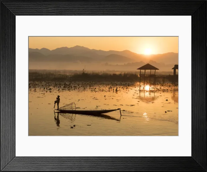 Framed Print : Intha fishermen row on Inle Lake, Shan State, Burma, Myanmar Framed Print : Intha fishermen row on Inle Lake, Shan State, Burma, Myanmar