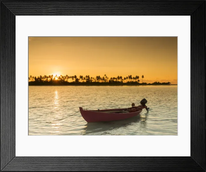 Framed Print : Dream Island at Olhuveli Beach and Spa Resort at sunrise, South Male Atoll, Kaafu Atoll