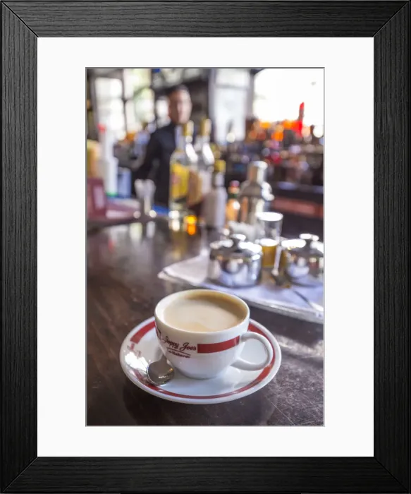 Framed Print : Coffee at Sloppy Joes bar, Havana, Cuba