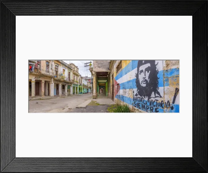 Framed Print : Cuba, Havana, La Habana Vieja, Che Guevara and Cuban Flag mural Framed Print : Cuba, Havana, La Habana Vieja, Che Guevara and Cuban Flag mural