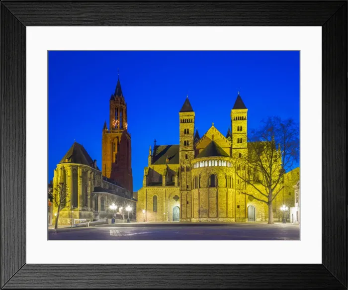 Framed Print : Sint Servsbasiliek (right) and Sint-Janskerk (left) on Vrijthof square at dusk Framed Print : Sint Servsbasiliek (right) and Sint-Janskerk (left) on Vrijthof square at dusk