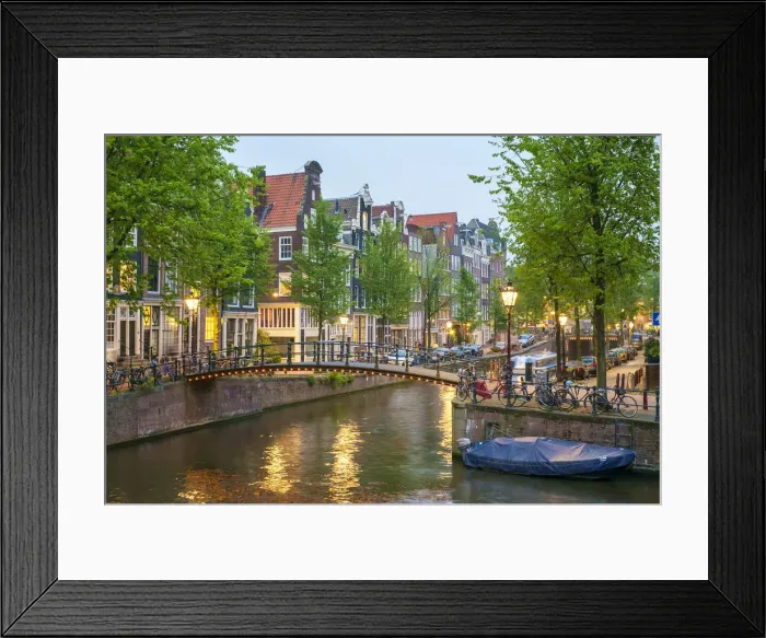 Framed Print : Bridge over Brouwersgracht in western Grachtengordel canal ring at dusk, Amsterdam Framed Print : Bridge over Brouwersgracht in western Grachtengordel canal ring at dusk, Amsterdam