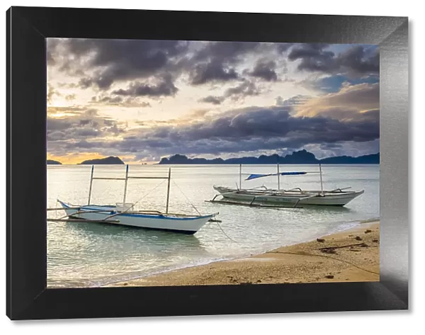 Outrigger boats at sunset on Dolarog Beach, El Nido, Palawan, Philippines