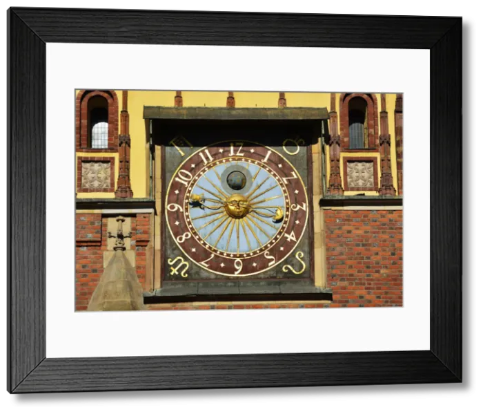 Framed Print : The clock of the gothic Old Town Hall (Stary Ratusz) at the Rynek (Market Square) Framed Print : The clock of the gothic Old Town Hall (Stary Ratusz) at the Rynek (Market Square)