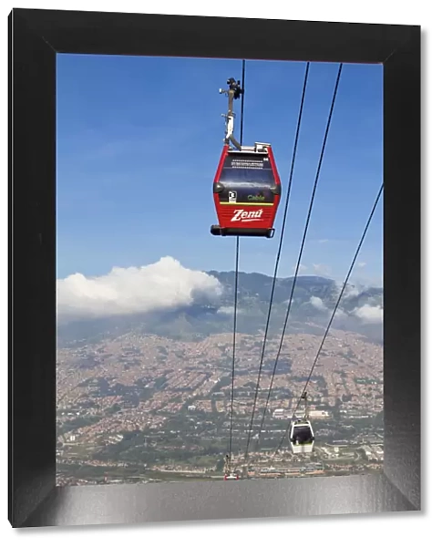Colombia, Antioquia, Medellin, Santo Domingo, Cable car on the metro metrocable extension