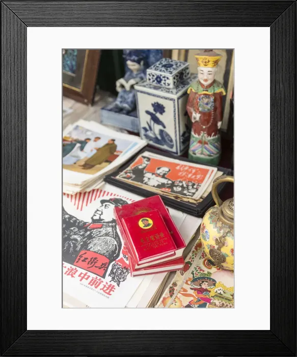 Framed Print : Maos little red book, Dongtai Road Antiques Market, Shanghai, China Framed Print : Maos little red book, Dongtai Road Antiques Market, Shanghai, China