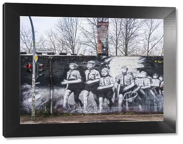 Germany, Berlin, Friendrichshain, East Side Gallery, murals on the Berlin Wall, painting