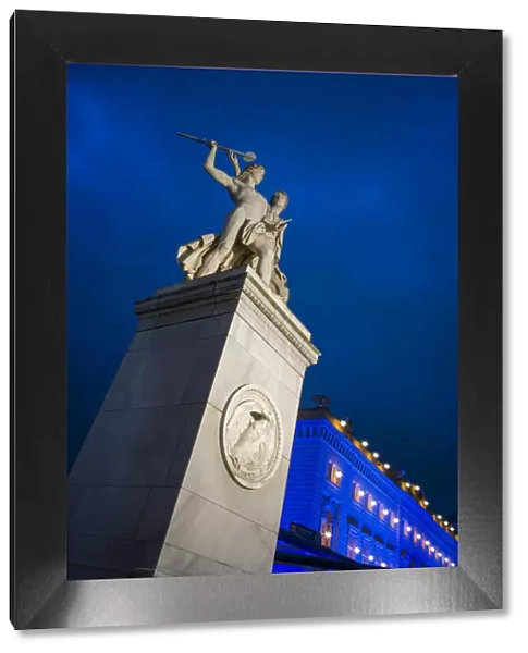 Germany, Berlin, Museum Insel, statue on the Schlossbrucke bridge and headquarters