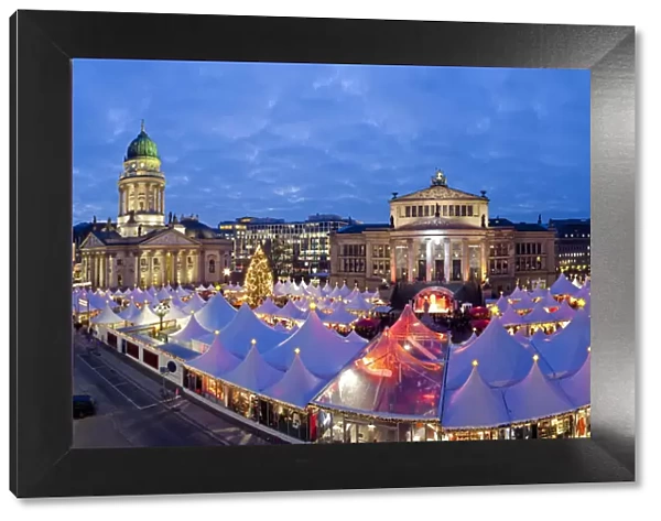 Europe, Germany, Berlin, traditional Christmas Market at Gendarmenmarkt - elevated