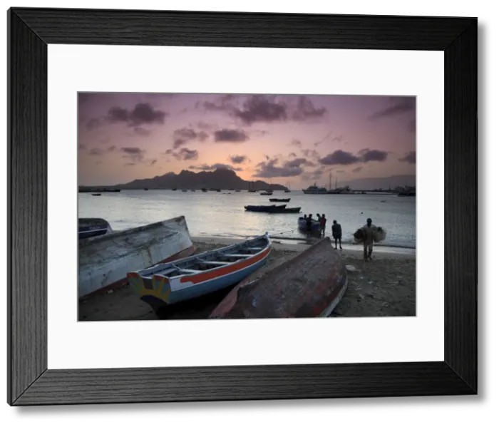 Framed Print : Cape Verde, Sao Vicente, Mindelo, Fishermen in the harbour Framed Print : Cape Verde, Sao Vicente, Mindelo, Fishermen in the harbour