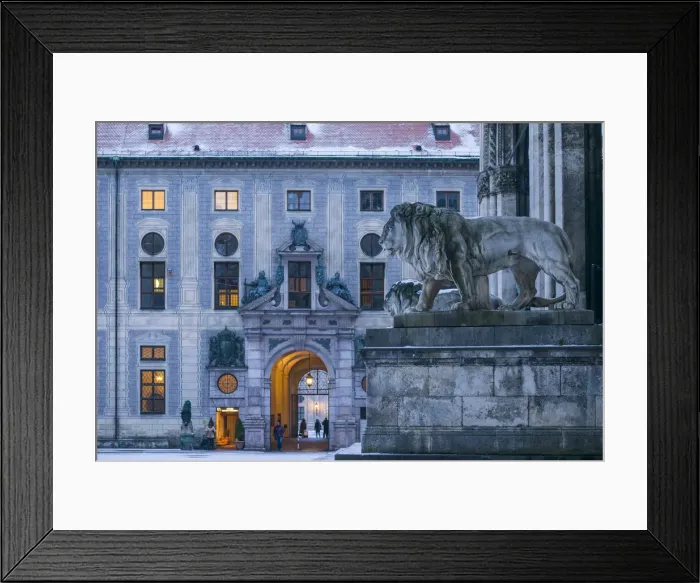 Framed Print : Germany, Bavaria, Munich, lion of the Feldherrnhalle monument with the Residenz, evening Framed Print : Germany, Bavaria, Munich, lion of the Feldherrnhalle monument with the Residenz, evening