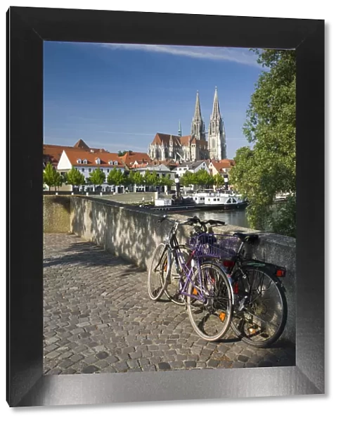 Germany, Bayern  /  Bavaria, Regensburg, Dom St. Peter cathedral and town