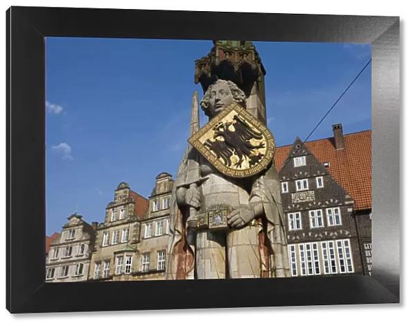 Germany, State of Bremen, Bremen, Marktplatz, Statue of Roland