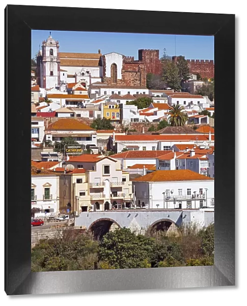 Europe, Portugal, Algarve, Silves, view of the town showing the castle, cathedral
