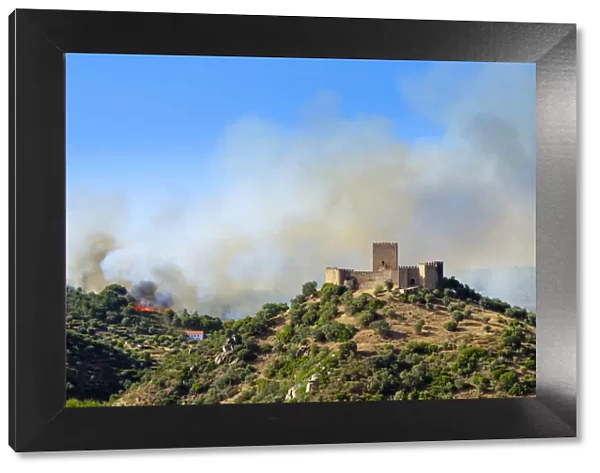 Europe, Iberia, Portugal, Ribatejo, Belver castle, forest fires around the castle