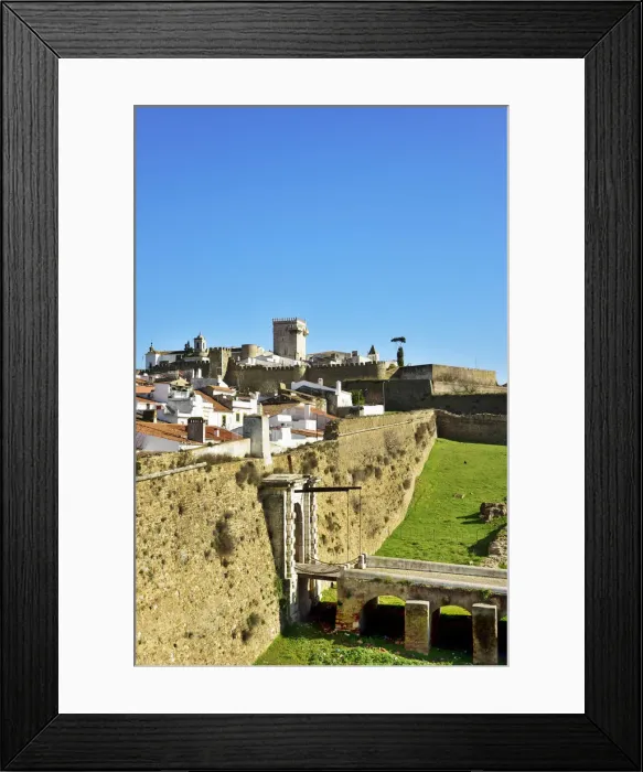Framed Print : The medieval walled city of Estremoz. Alentejo, Portugal Framed Print : The medieval walled city of Estremoz. Alentejo, Portugal