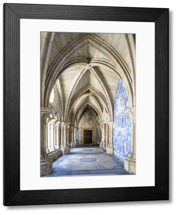 Framed Print : Portugal, Douro Litoral, Porto. The cloisters of Se Cathedral showing 18th century Framed Print : Portugal, Douro Litoral, Porto. The cloisters of Se Cathedral showing 18th century