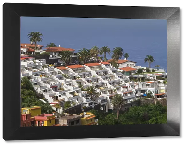 Spain, Canary Islands, Tenerife, Rambla de Castro, elevated view of beach houses