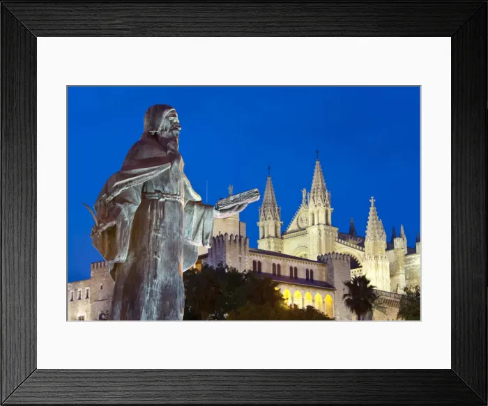 Framed Print : Ramon Llull Statue & Cathedral La Seu, Palma de Mallorca, Mallorca, Balearic Islands Framed Print : Ramon Llull Statue & Cathedral La Seu, Palma de Mallorca, Mallorca, Balearic Islands