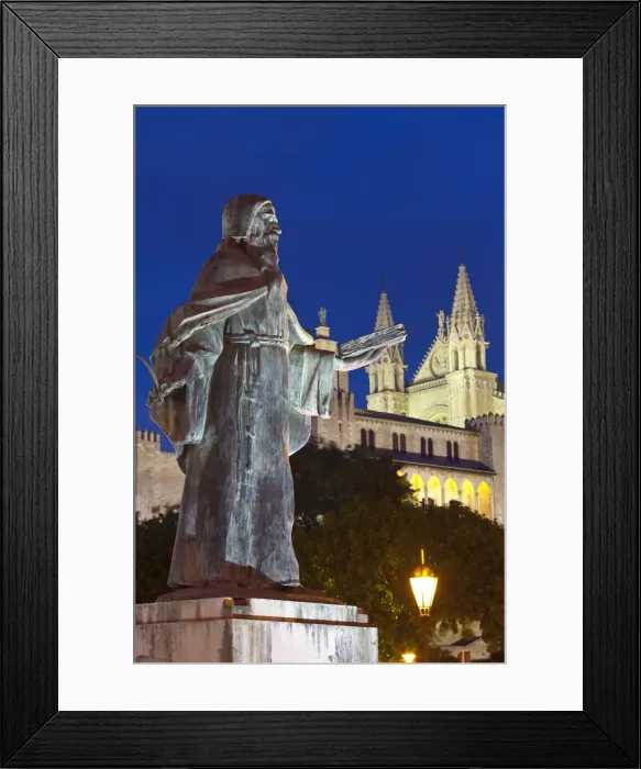 Framed Print : Ramon Llull Statue & Cathedral La Seu, Palma de Mallorca, Mallorca, Balearic Islands Framed Print : Ramon Llull Statue & Cathedral La Seu, Palma de Mallorca, Mallorca, Balearic Islands