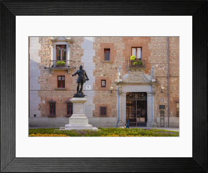 Framed Print : The Casa de Cisneros and Statue of Admiral Don Alvaro de Bazan in the Plaza de la Villa Framed Print : The Casa de Cisneros and Statue of Admiral Don Alvaro de Bazan in the Plaza de la Villa