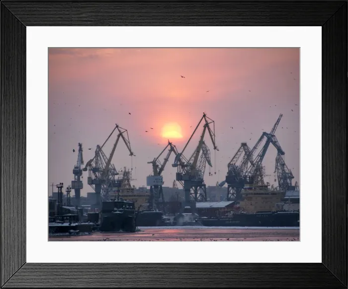 Framed Print : Port on the Neva River, Saint Petersburg, Russia Framed Print : Port on the Neva River, Saint Petersburg, Russia