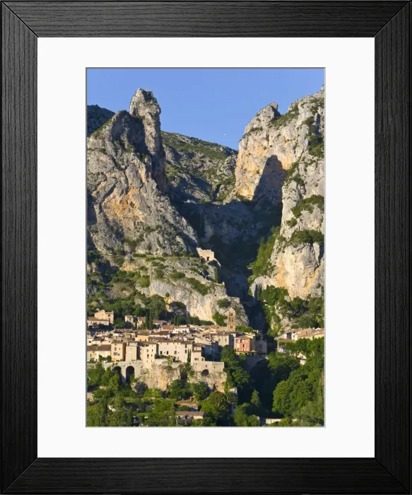 Framed Print : Moustiers Sainte Marie, Alpes de Haute Provence, France
