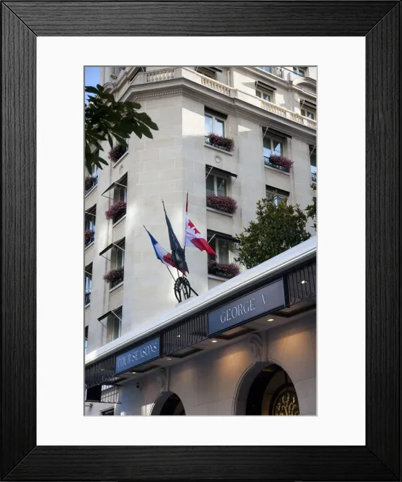 Framed Print : Hotel George V, Avenue George V, Paris, France